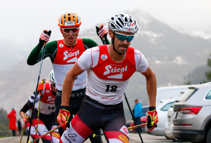 Lukas Klapfer mit Thomas Jöbstl vor dem Erzberg in seiner Heimat Eisenerz.