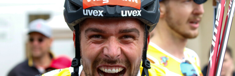 Johannes Rydzek freut sich sichtlich über seinen Sieg.