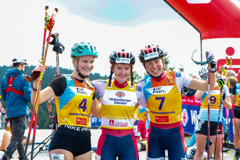 Die drei erstplatzierten Damen: (l-r) Ema Volavsek (SLO), Gyda Westvold Hansen (NOR), Mari Leinan Lund (NOR).