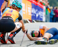 Shakehands: Ema Volavsek und Mari Leinan Lund