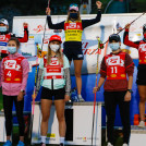 Das Podium bei den Damen: (l-r) Annalena Slamik (AUT), Sigrun Kleinrath (AUT), Marie Nähring (GER), Gyda Westvold Hansen (NOR), Ema Volavsek (SLO) Lisa Hirner (AUT).