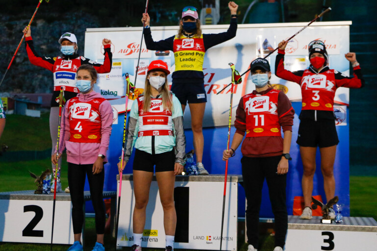 Das Podium bei den Damen: (l-r) Annalena Slamik (AUT), Sigrun Kleinrath (AUT), Marie Nähring (GER), Gyda Westvold Hansen (NOR), Ema Volavsek (SLO) Lisa Hirner (AUT).