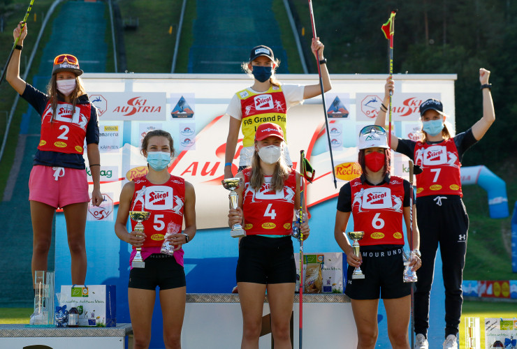 Das Podium der Tageswertung bei den Damen: (l-r) Annika Sieff (ITA), Sigrun Kleinrath (AUT), Gyda Westvold Hansen (NOR), Jenny Nowak (GER), Lisa Hirner (AUT), Ema Volavsek (SLO).