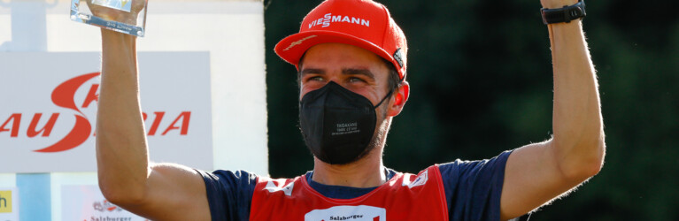 Johannes Rydzek wird strahlender Dritter in der Gesamtwertung.