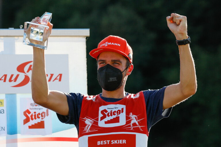 Johannes Rydzek wird strahlender Dritter in der Gesamtwertung.