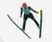 Terence Weber gewinnt das Springen in Oberwiesenthal.