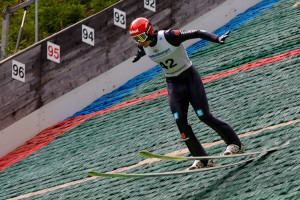 Terence Weber gewinnt das Springen in Oberwiesenthal.