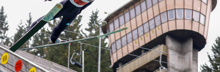 Manuel Faißt beim Springen von der Normalschanze