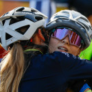 Glückwünsche: Jenny Nowak (l) und Cindy Haasch