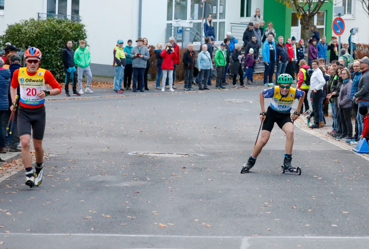 Unterstützung vom Teamkollegen bis ins Ziel: Beat Wiedermann (l) und Alois Wegmann.