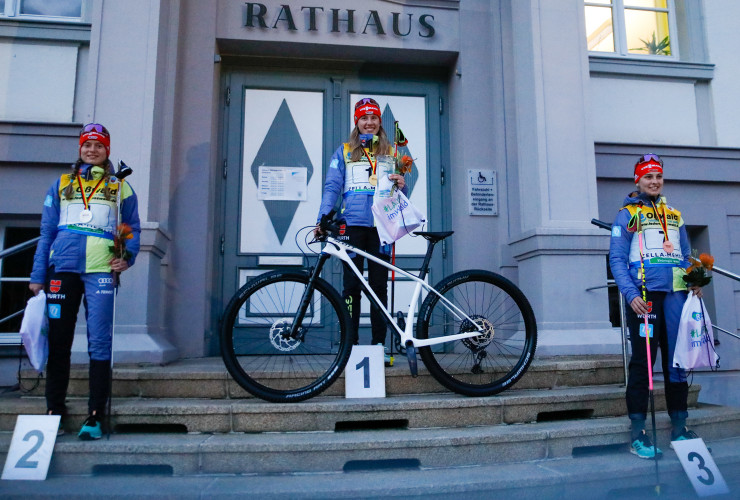 Das Podium der Damen: Jenny Nowak siegt vor Cindy Haasch und Marie Nähring.