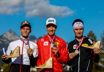 Die Sieger von der Normalschanze: Johannes Lamparter, Mario Seidl, Martin Fritz (l-r).