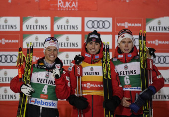 Das erste Podium der Saison: Johannes Lamparter (AUT), Jarl Magnus Riiber (NOR), Jens Luraas Oftebro (NOR), (l-r).