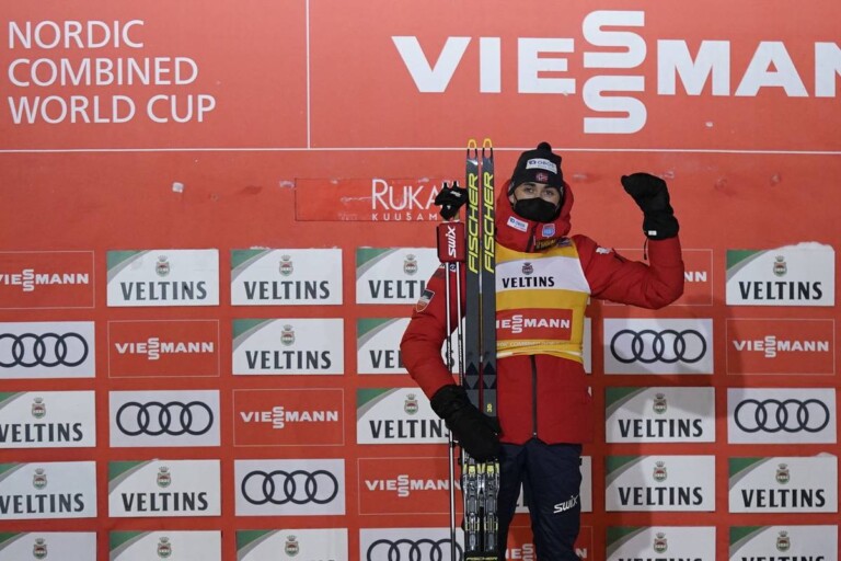 Ein gewohntes Bild: Jarl Magnus Riiber auf dem obersten Podestplatz.