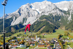 Die Normalschanze stellt die Athleten öfters vor Herausforderungen.