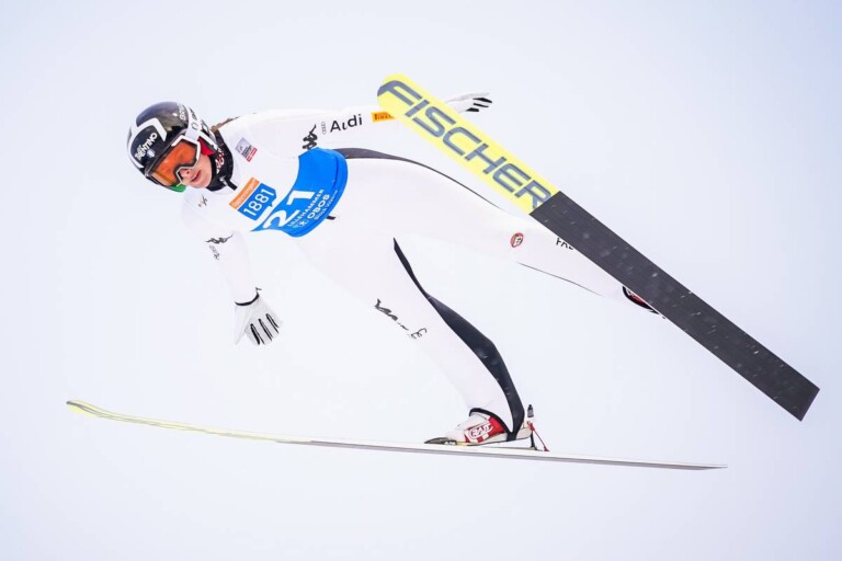 Annika Sieff beim Wettkampfsprung