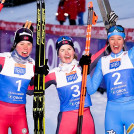 Freudige Gesichter bei den Top drei: Mari Leinan Lund (NOR), Gyda Westvold Hansen (NOR), Annika Sieff (ITA), (l-r).