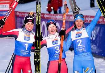 Freudige Gesichter bei den Top drei: Mari Leinan Lund (NOR), Gyda Westvold Hansen (NOR), Annika Sieff (ITA), (l-r).