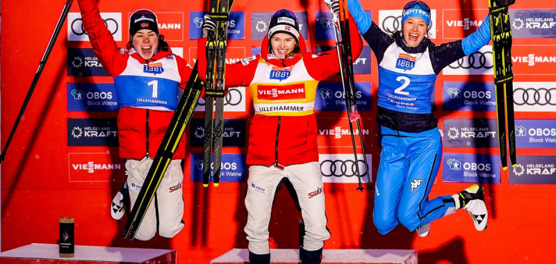 Das Podium beim Weltcupauftakt: Mari Leinan Lund (NOR), Gyda Westvold Hansen (NOR), Annika Sieff (ITA), (l-r).