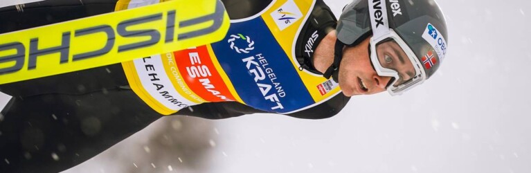 Jarl Magnus Riiber aus Norwegen springt beim Einzelwettkampf in Führung.