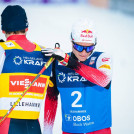 Glückwunsch: Johannes Lamparter im Ziel mit Jarl Magnus Riiber.