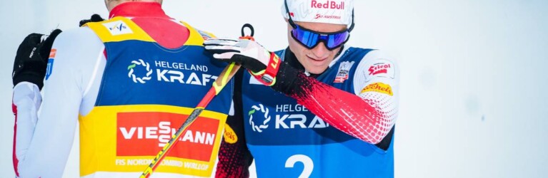 Glückwunsch: Johannes Lamparter im Ziel mit Jarl Magnus Riiber.