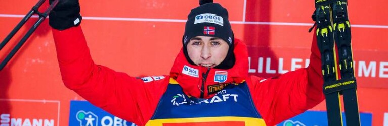 Jarl Magnus Riiber steht erneut ganz oben auf dem Treppchen.