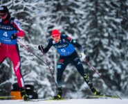 Eric Frenzel überholt Jens Luraas Oftebro.