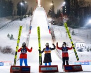 Das Podium bei den Damen: Ida Marie Hagen (NOR), Gyda Westvold Hansen (NOR), Yuna Kasai (JPN), (l-r).
