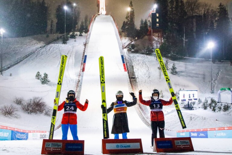 Das Podium bei den Damen: Ida Marie Hagen (NOR), Gyda Westvold Hansen (NOR), Yuna Kasai (JPN), (l-r).