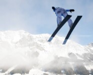 Maria Gerboth springt in Ramsau.