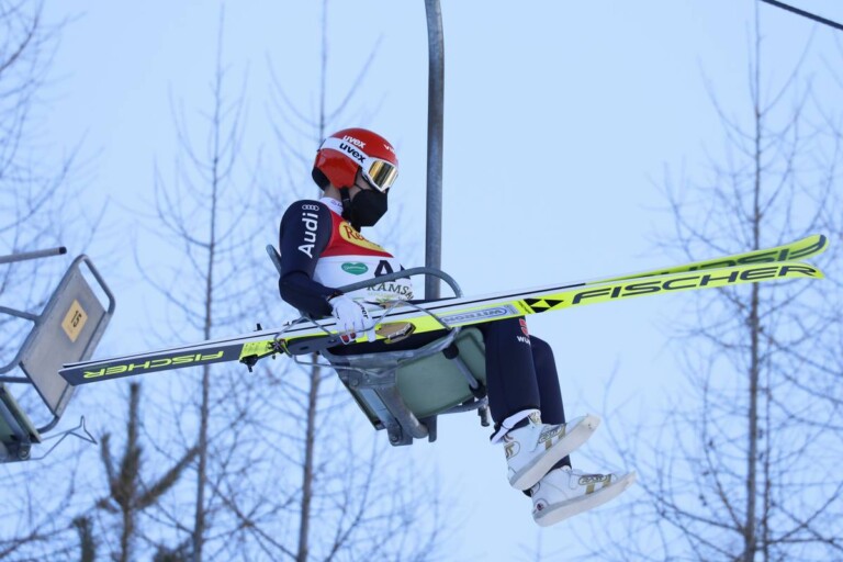 Not permitted to start: Eric Frenzel wurde disqualifiziert und musste mit dem Lift zurück ins Tal.