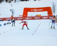Zielsprint um Platz drei: Johannes Lamparter und Ilkka Herola. Terence Weber schaut zu.