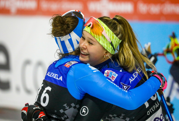 Daniela Dejori und Annika Malacinski im Ziel