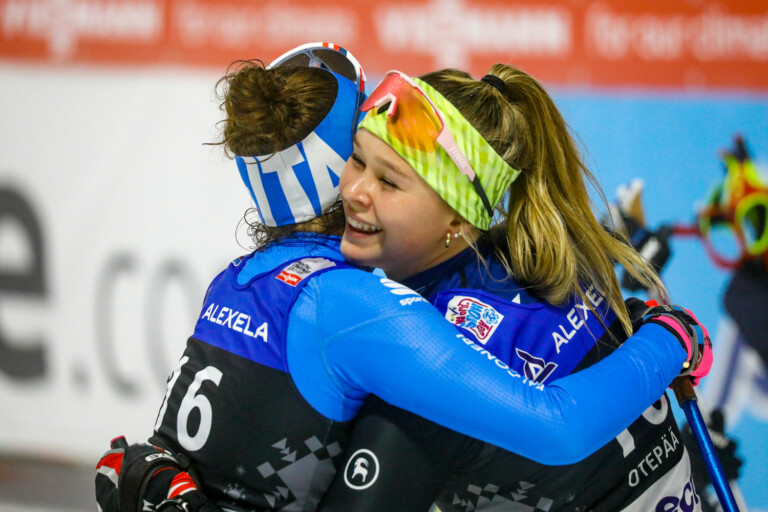 Daniela Dejori und Annika Malacinski im Ziel