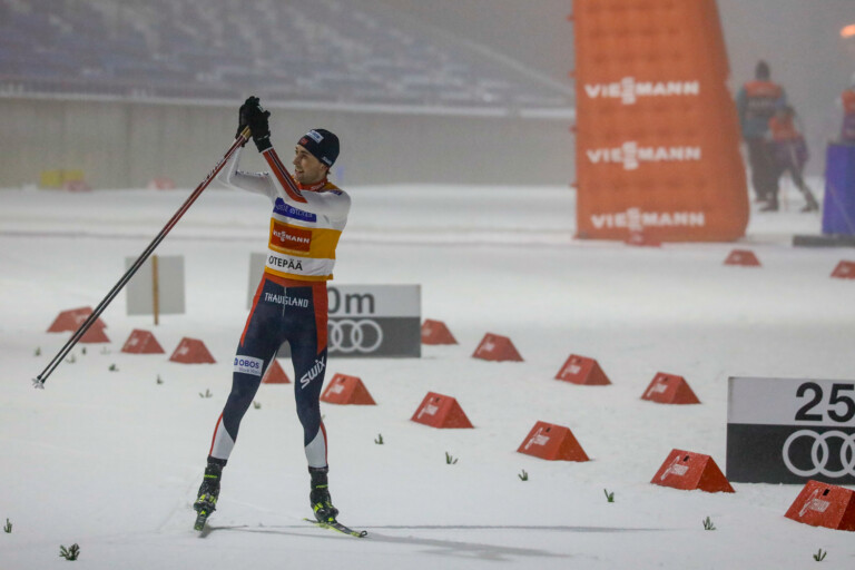 Jarl Riiber bedankt sich bei den Zuschauern.