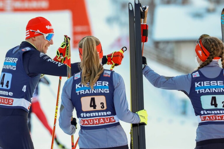 Terence Weber klatscht mit Jenny Nowak und Cindy Haasch im Ziel ab.