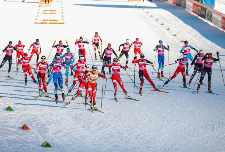 24 Athletinnen gingen beim Massenstart ins Rennen.