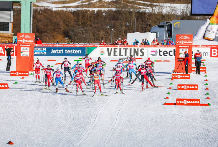 24 Athletinnen gingen beim Massenstart ins Rennen.