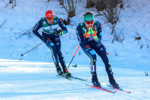 Johannes Rydzek und Fabian Rießle bei der Aufholjagd