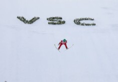 Eero Hirvonen bei seinem Sprung in Klingenthal im Januar 2022