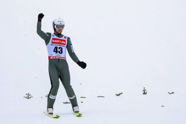 Auch Joergen Graabak war mit seinem Sprung zufrieden.