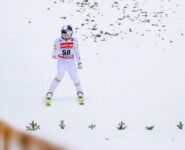 Johannes Lamparter freut sich über seinen guten Sprung.
