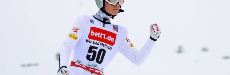 Johannes Lamparter freut sich über seinen guten Sprung.