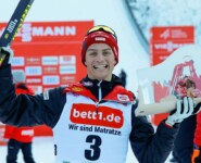 Johannes Lamparter feiert seinen zweiten Weltcupsieg.