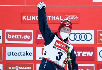 Johannes Lamparter siegt auch in Klingenthal.