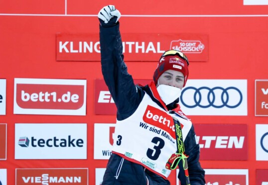 Johannes Lamparter siegt auch in Klingenthal.