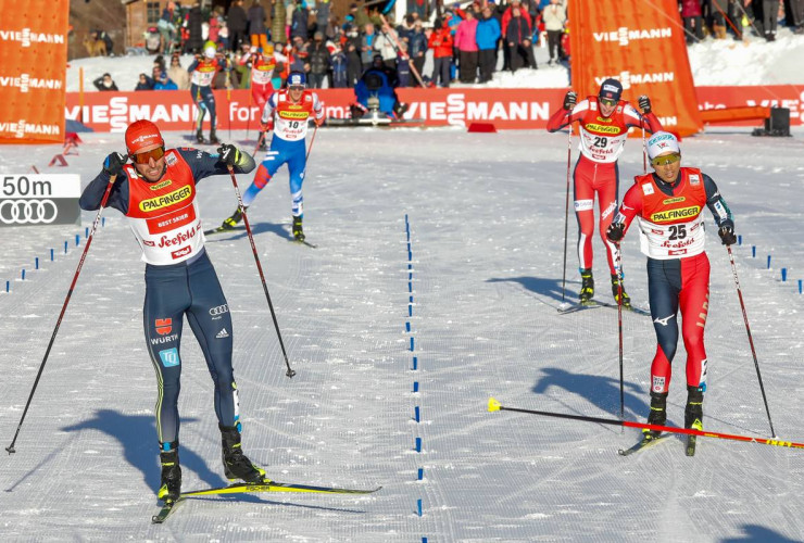 Johannes Rydzek kämpft gegen Akito Watabe um die Platzierung.