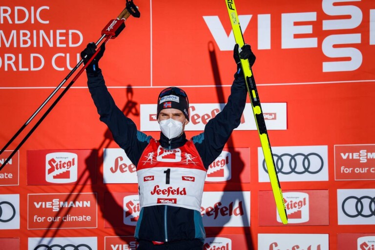 Joergen Graabak feiert seinen ersten Sieg der Saison.