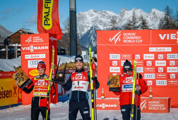 Das strahlende Siegertrio: Johannes Lamparter (AUT), Joergen Graabak (NOR), Jarl Magnus Riiber (NOR), (l-r).